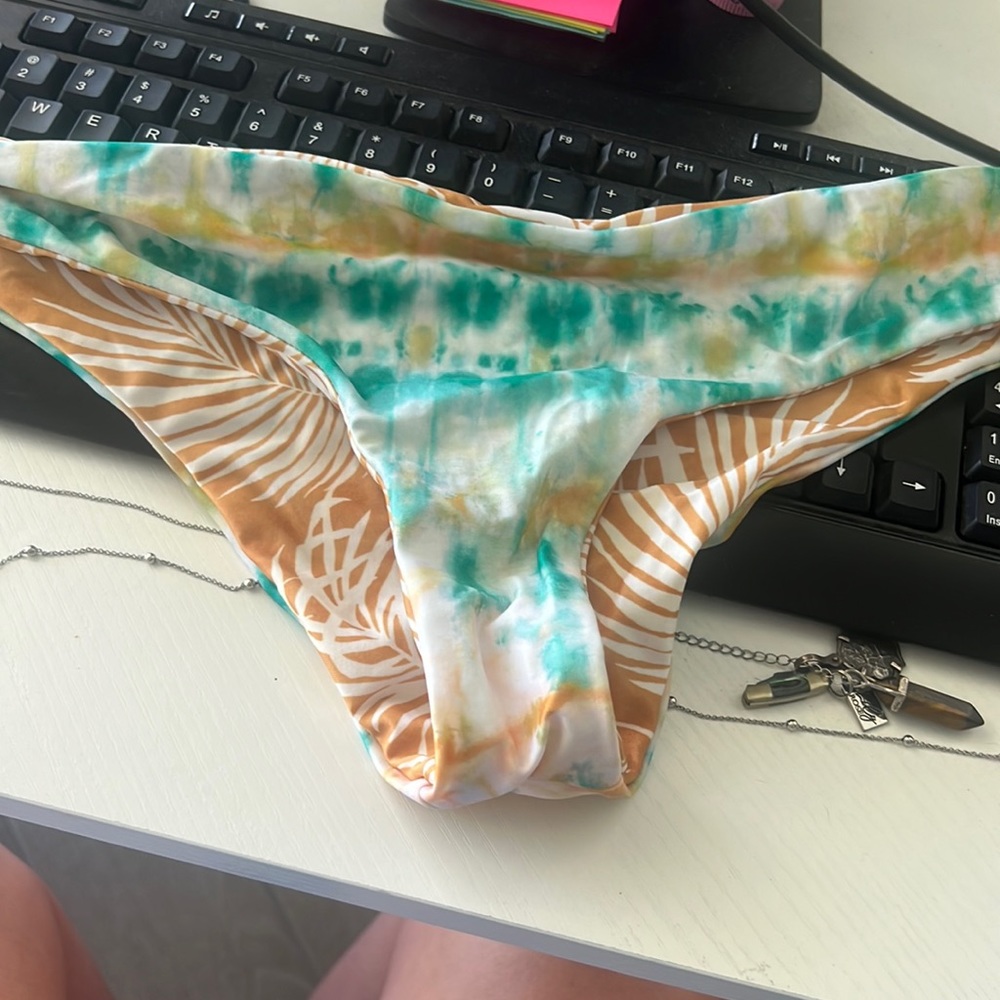 Rip Curl Nwot Bottoms Size Small Reversible - image 1